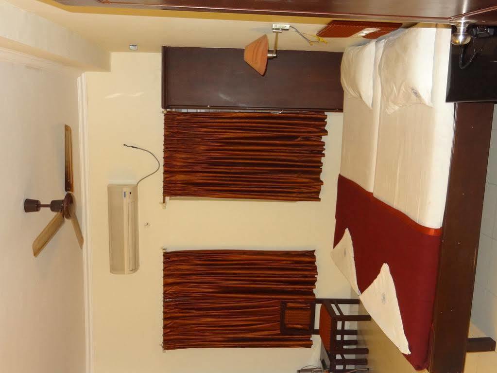 Mjm Plaza Hotel Kochi Kültér fotó