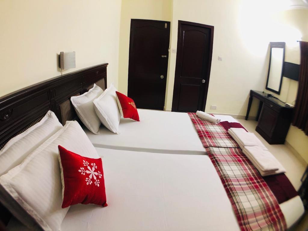 Mjm Plaza Hotel Kochi Kültér fotó