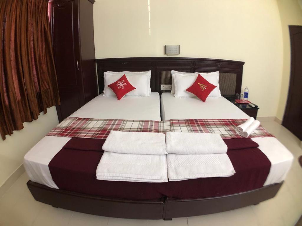 Mjm Plaza Hotel Kochi Kültér fotó